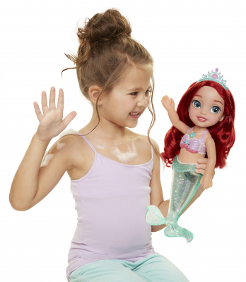 Papusa Glitter and lights Ariel